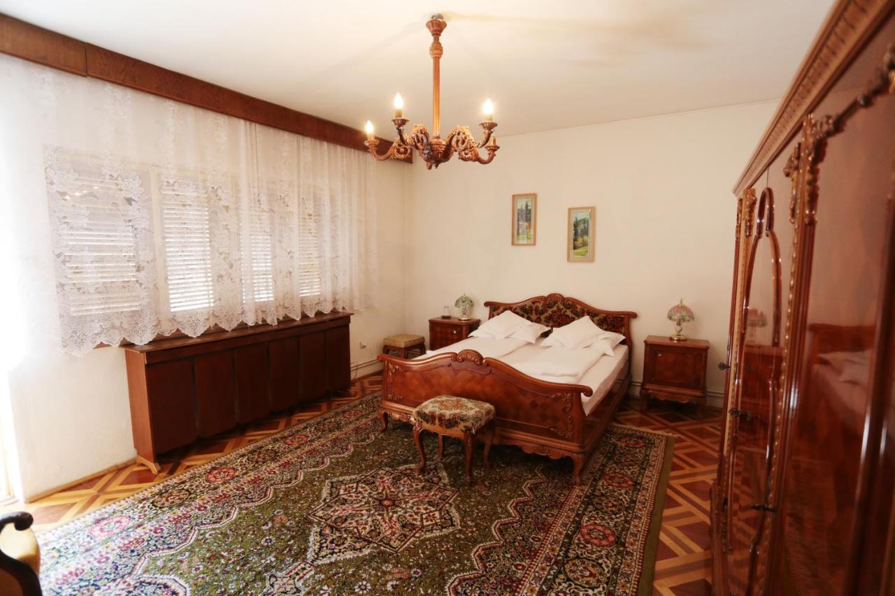 Bradut Kormos Residence מראה חיצוני תמונה