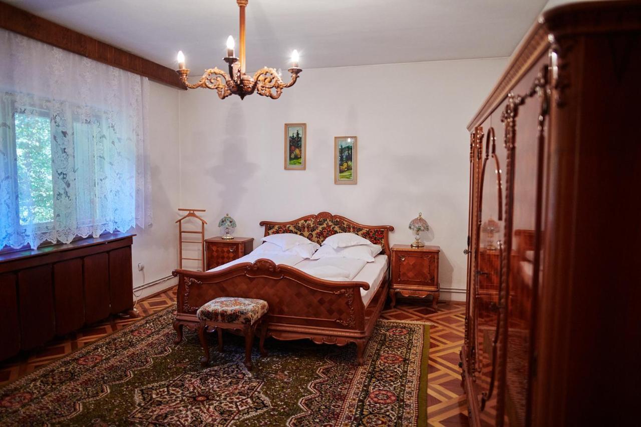 Bradut Kormos Residence מראה חיצוני תמונה