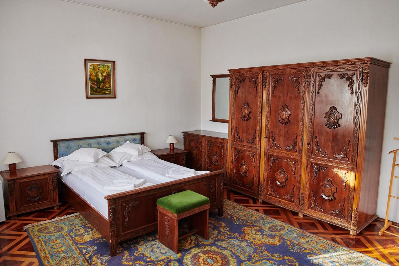 Bradut Kormos Residence מראה חיצוני תמונה